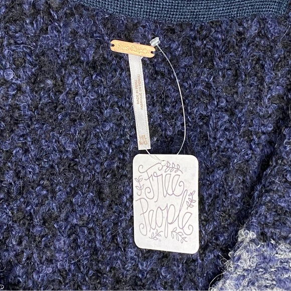Free People NWT Alpaca Sweater Size Med/Large Oversized - Picture 8 of 9